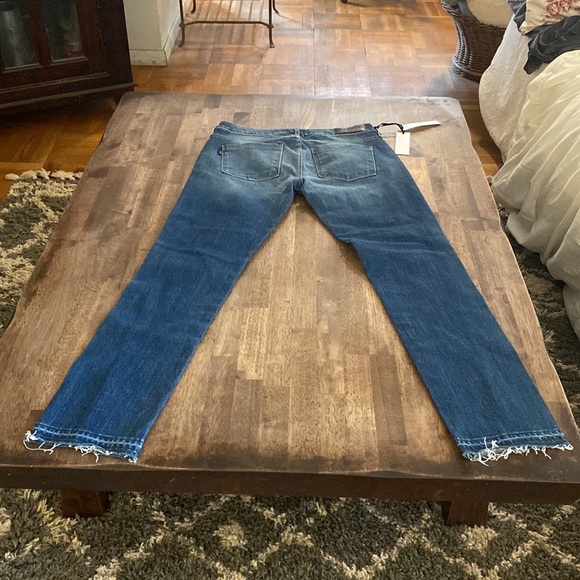 NWT Parker Smith fabulous distressed jeans. So great and classy. - Picture 11 of 15